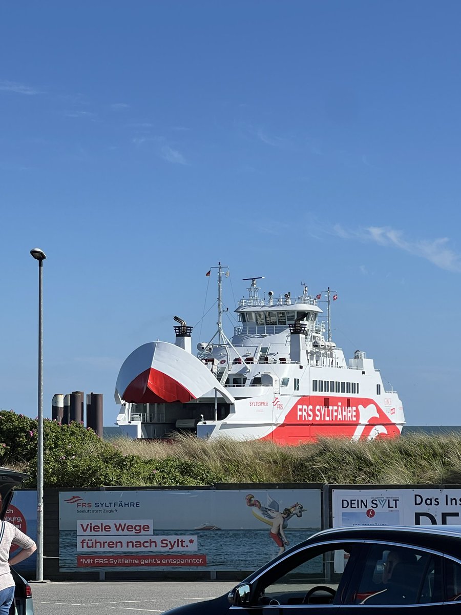 GerjetM's tweet photo. Sylt ist die Welt noch ok und auf der Nachbarinsel auch #Rømø ! 😎☀️🏄‍♂️🏊‍♂️🤝 #Sonne #Strand  #Sylt #Kampen #Meer #Sonne #Wenningstedt #Immobilien #Investor #Muscheln #Golf #GolfLife #Fisch #Hörnum #Urlaub #Geschäfte #Lebensfreude #Muschelbistro #Nordsee #Watt #Sonnenuntergang #FRS https://t.co/bw6g17DUWI