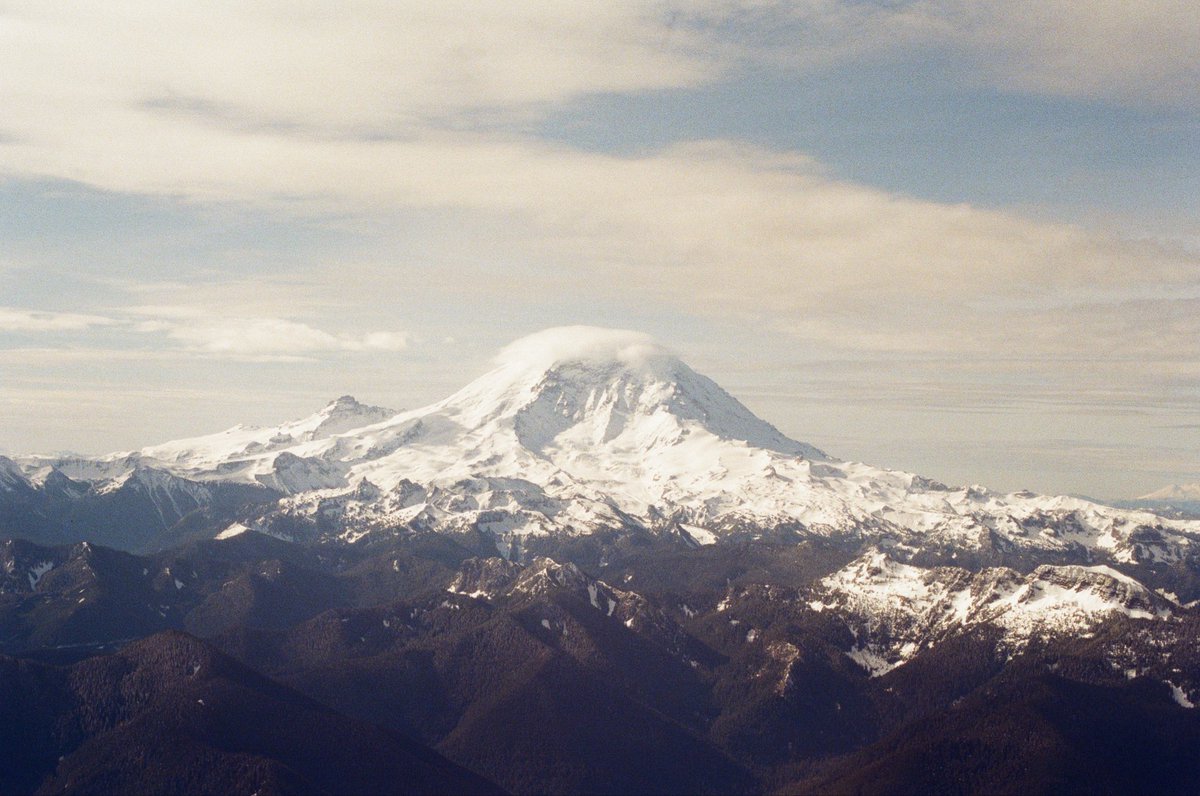 film20archive's tweet photo. Film: Kodak Ultramax 400
Camera: Canon A1
Location: Mt.Rainier, Washington
Photographer: @manish_shettty 

“This picture invokes a lot of emotions. Watching it while flying into Seattle is always a great experience. The feeling of seeing something majestic in person makes you appreciate life.”