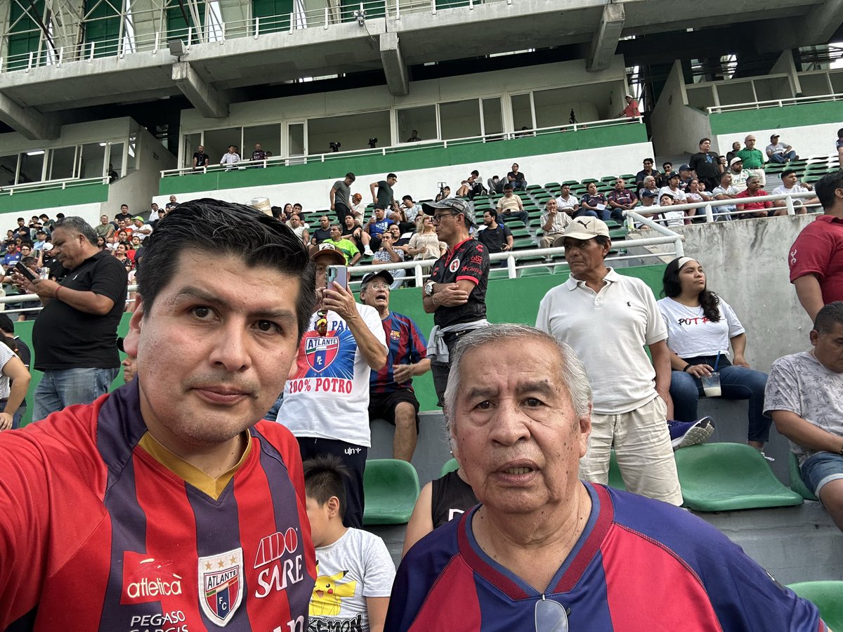 PotroRC's tweet photo. @Atlante Porque #LesGusteONoLesGuste #SerAtlante #SerDelPueblo #SerdeHierro se lo merecen los papás atlantistas!!!! https://t.co/oT4B630emE