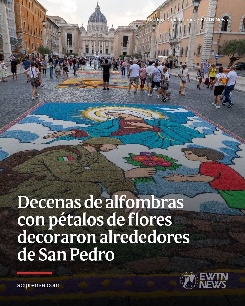 aciprensa's tweet photo. El corazón del catolicismo se tiñó este 29 de junio de vivos colores para celebrar la solemnidad de sus santos patronos, San Pedro y San Pablo.

Con motivo de esta festividad, la amplia avenida de la Via della Conciliazione, que conduce a la Plaza de San Pedro, se transformó en una gran alfombra floral gracias a decenas de composiciones de inspiración religiosa.

Elaboradas durante la noche por artesanos y voluntarios llegados de distintas regiones de Italia, estas decoraciones forman parte de la conocida como Infiorata Storica, una tradición con la que se rinde homenaje a los dos apóstoles.

Imágenes de la Virgen María, Jesucristo o los apóstoles realizados con pétalos secos, virutas de madera, arena coloreada y otros pigmentos naturales dan la bienvenida a los peregrinos que acuden este lunes al Vaticano.

La Infiorata Storica es el nombre en italiano que hace referencia a una histórica tradición que se remonta al año 1625, cuando el responsable de la floristería del Vaticano, Benedetto Drei, propuso decorar con cuadros de flores la entrada de la Basílica de San Pedro del Vaticano.

Más tarde, el famoso artista Gian Lorenzo Bernini difundió esta tradición, que luego se extendió a la fiesta del Corpus Christi, alrededor de 1778.

Sin embargo, esta costumbre desapareció en el siglo XVII y no fue hasta 2011 cuando la entidad Pro Loco Roma Capitale volvió a promover estas obras de arte sacro con pétalos de flores y técnicas mixtas en la Piazza Pio XII (Plaza de San Pedro) y a lo largo de la Via della Conciliazione.

Desde la puesta de sol del domingo 28 de junio, maestros floristas de toda Italia y equipos de voluntarios trabajaron durante toda la noche para presentar a los visitantes estas obras de arte floral, terminadas a las 9 de la mañana del 29 de junio.