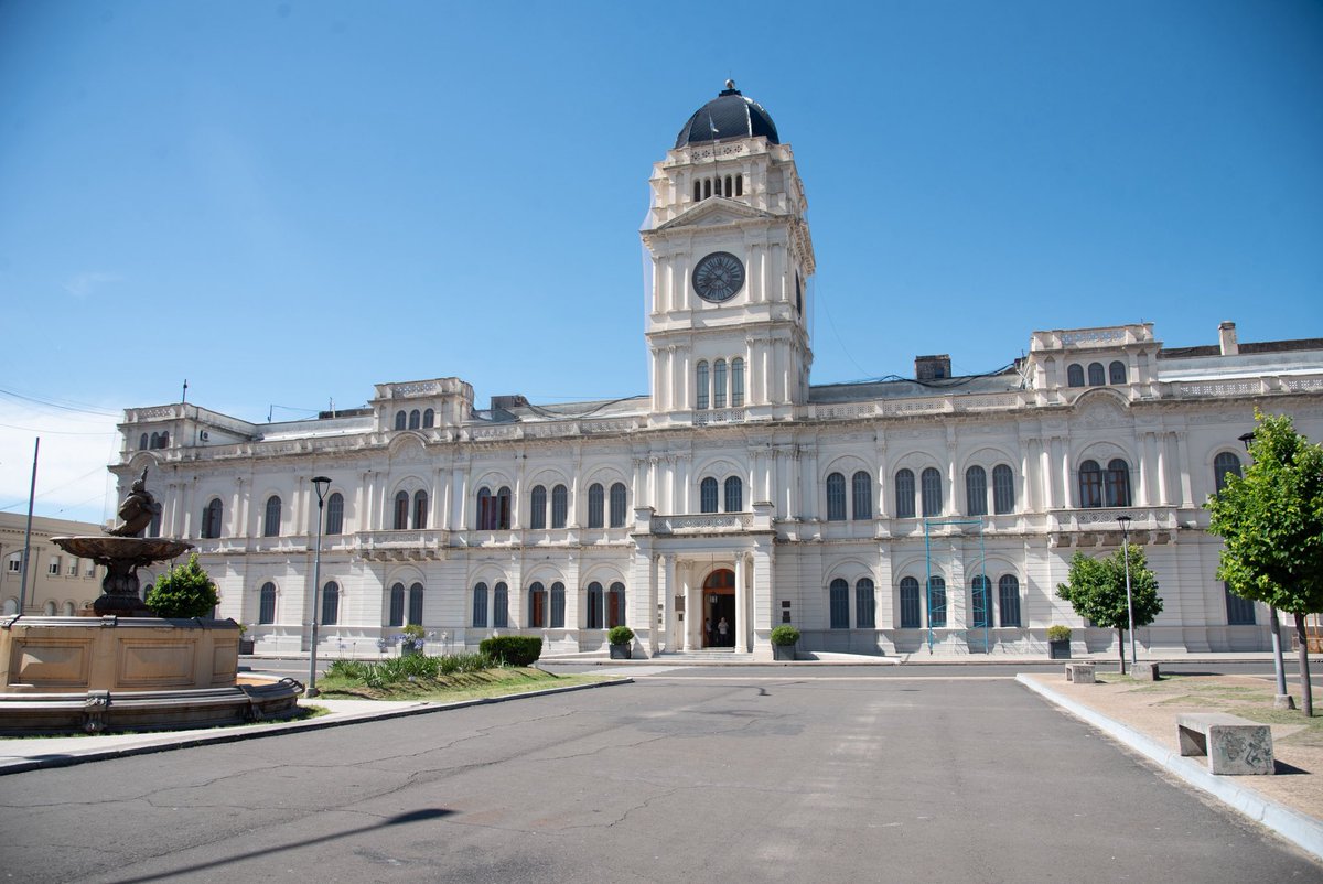 GobiernoER's tweet photo. Entre Ríos se consolida entre las provincias más transparentes del país.

La provincia obtuvo nuevamente la máxima calificación en el último informe de ASAP sobre el cumplimiento de la Ley de Responsabilidad Fiscal, junto con Santa Fe y Córdoba.

La transparencia, el acceso a la información y el orden de las cuentas públicas son pilares de una gestión que rinde cuentas y fortalece la confianza de los entrerrianos.

Más info: https://t.co/4rN8QKDeR7