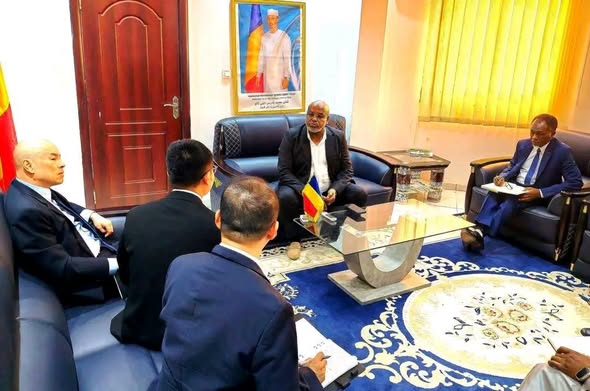 chadagell's tweet photo. تشاد 🇹🇩 تمضي بثبات نحو مشاريع تليق بطموحاتها. مطالبة وزير العمران باستكمال فندق توماي بالاس وفق معايير الفنادق العالمية تؤكد أن الجودة أصبحت أولوية، وأن المشاريع الاستراتيجية يجب أن تُسلَّم بالمواصفات المتفق عليها لدعم السياحة وتعزيز الشراكة مع الصين. 👏🏨 #تشاد https://t.co/ovkunAq9ZN