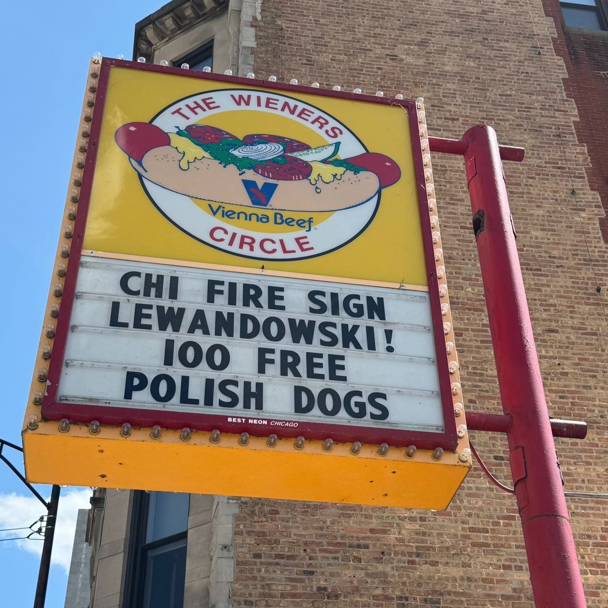 Pxxdwskiii's tweet photo. I’m loving the fact that they’re doing EVERYTHING to make people know that Lewandowski is a new Chicago Fire player https://t.co/YFxtpmhyJJ