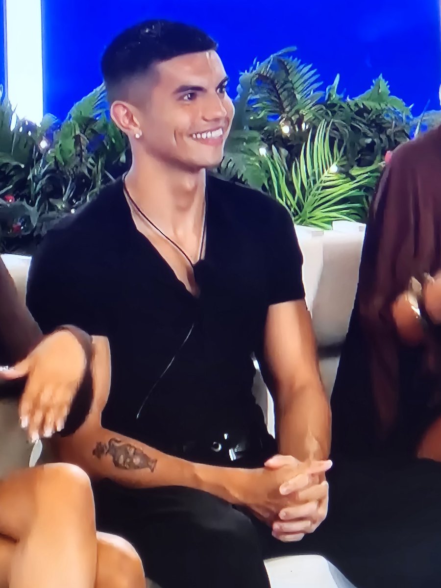 darf_priv25's tweet photo. That's a child! #loveisland #loveislanduk https://t.co/XRDii9B9Lh