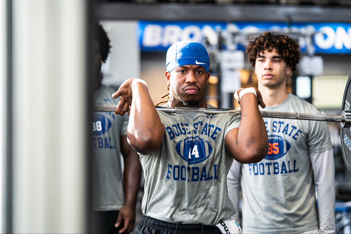 Coach_SD's tweet photo. Gratitude 🙏

Today I want to show my appreciation for Syncere Brackett-Lambey. He is continuing to grow everyday and plays football with an edge!🔥👊 Fired up for him this season!🤝 He is all about the Team.🔵

#BuiltDifferent #Gratitude https://t.co/0OFPtoBwsY