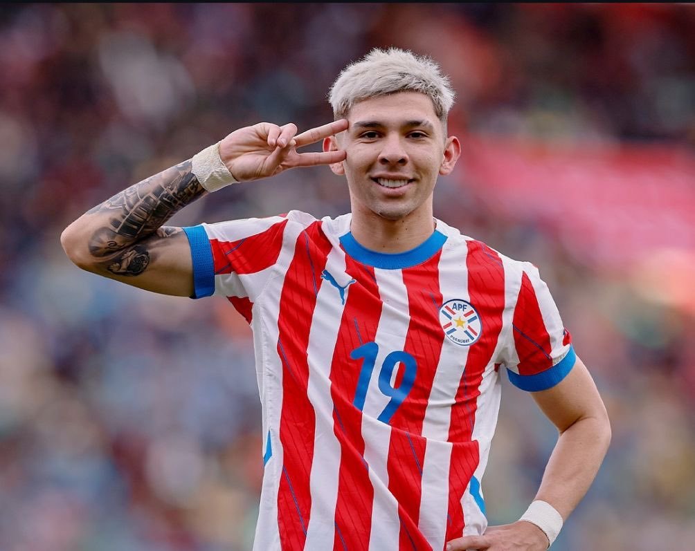 delpynews's tweet photo. ▶️¡GOOOOLAZO DE LA ALBIRROJA! | 🇵🇾⚽

🔥 ¡Julio Enciso apareció a los 42 minutos del primer tiempo para romper el cero ante Alemania!

💥 La joya paraguaya conectó un tremendo cabezazo y desató la locura albirroja en Boston.

Alemania 0-1 Paraguay

❤️🤍💙 ¡Vamos, Paraguay! https://t.co/yfrqZRRFtX