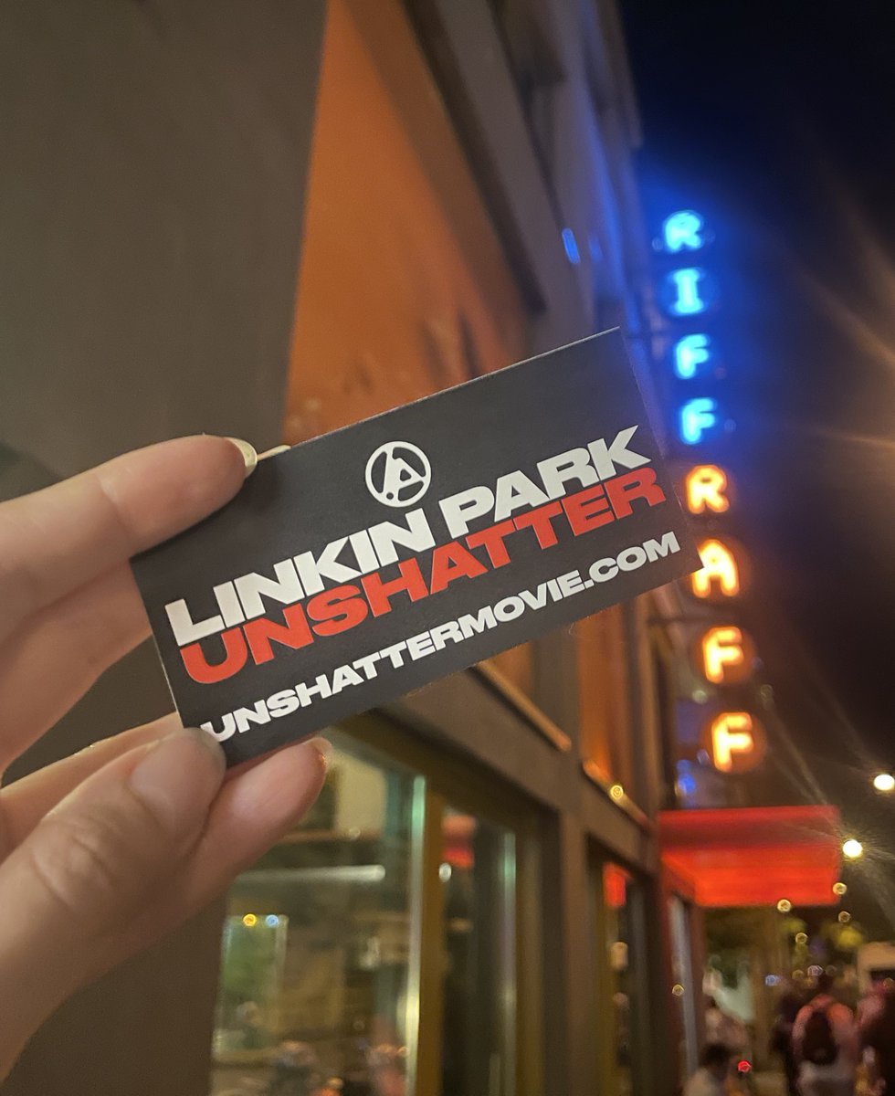 BroodingAnanas's tweet photo. the Unshatter movie does feel like a love letter to the fans, and it’s showing how much these people care for their band, their craft and each other. can’t wait for everyone to see it and celebrate Linkin Park once again🥲

so grateful for this experience.
long live @linkinpark❤️ https://t.co/kdAnv8973l