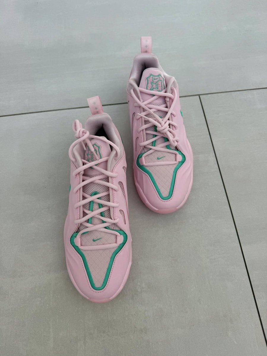 aja22wilsonHQ's tweet photo. omg, they’re real. 👀 

via: @dawnstaley https://t.co/OyBQZgjx1q