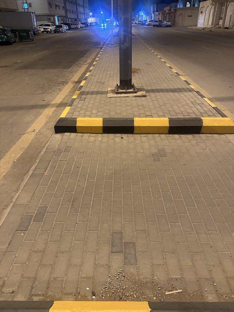 Radi_a123's tweet photo. شارعان في الرياض النسيم الشرقي 
شارع (جبل علي )تم رصفه 
شارع (سعد بن سويد) لم يرصف متجاوران على حرف T
تم رصف احدهم ولاخر لم يرصف منذوا مده طويله 
عنايتكم @Momah_SA @Amana940 https://t.co/S2x9LNRHJU