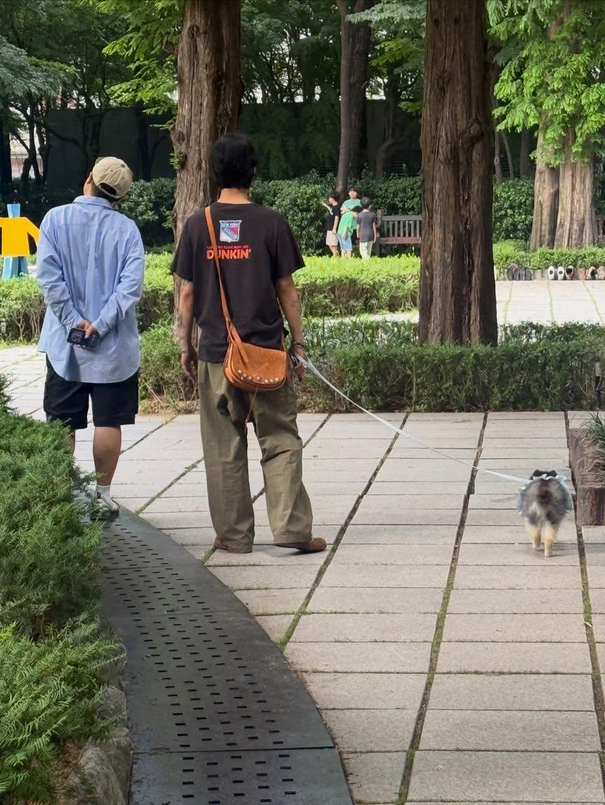 maeechizen_ys24's tweet photo. Perks of being Yesung's Manager:

✅ Walkies with Kkoming
✅ Cafe hoping
✅ Exhibit buddy
✅ Part of Cafe promotion vid

This KyuSung is 🔛🔝 😌 https://t.co/E3SlALO0f0