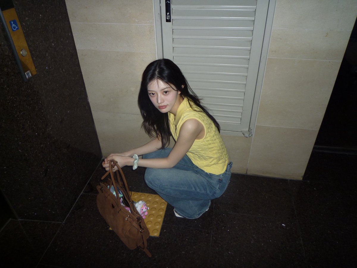 parkminfu's tweet photo. @mminjupark IPUTT MAU ROTINYA DONG, BAYAR PAKE FACE CARD https://t.co/nZhVFKfsIj