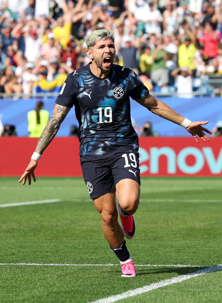 TyCSports's tweet photo. ¡ARRIBA PARAGUAY!  🇵🇾🏆

La Albirroja sorprende a Alemania y lo vence por 1-0 al término del primer tiempo gracias al tanto de Julio Enciso. https://t.co/KErbXGBOyF