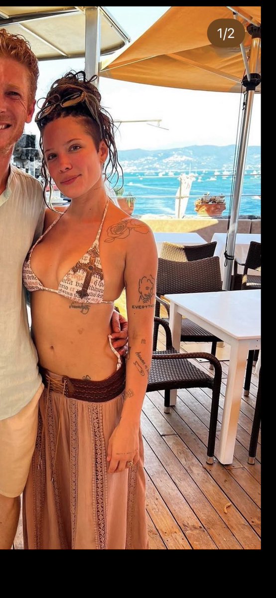 Stllearninghals's tweet photo. LOOOOK AT HERRR !!!! https://t.co/nkdUMhBMFO