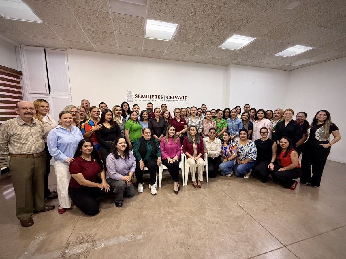 SEMUJERES_'s tweet photo. 💜 Conocer de cerca el trabajo de quienes todos los días acompañan a las mujeres también fortalece nuestro compromiso.

Nuestra secretaria, Brenda Rocío García Félix, visitó CEPAVIF junto a la Mtra. Rosa María Gámez Mendívil.

🤝 Escuchar y hacer equipo también es transformar. https://t.co/kLT5ZDLFZj
