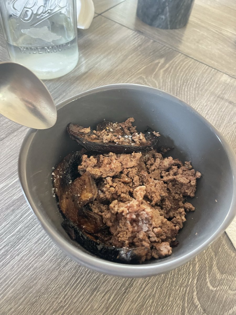 BornTo_BeFree's tweet photo. Ever just eat some ground beef and portabella mushrooms in a bowl with a spoon https://t.co/Rws4mfzcEI