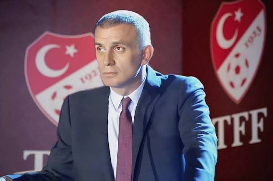 zagortenay's tweet photo. Paraguay Almanya’yı elerse, önümüzdeki 3 gün içinde ya Montella ya TFF Başkanından ‘bizi linç ettiniz yenildik diye, Paraguay gerçek yüzünü gösterdi’ minvalinde açıklama bekliyorum. https://t.co/rHR1Vaw32w