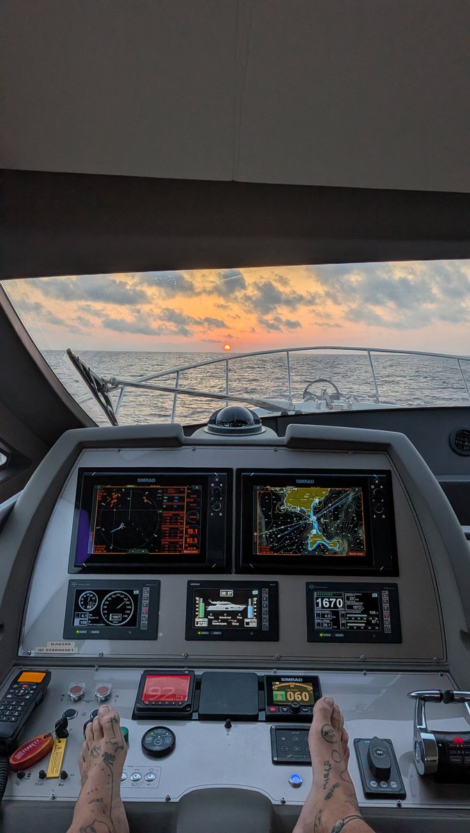 JaviGancedo's tweet photo. lo del día en que amaneció a orillas de Es Vedrá mientras cruzamos los Freus de Formentera-Ibiza https://t.co/6Lj4IWd9sd