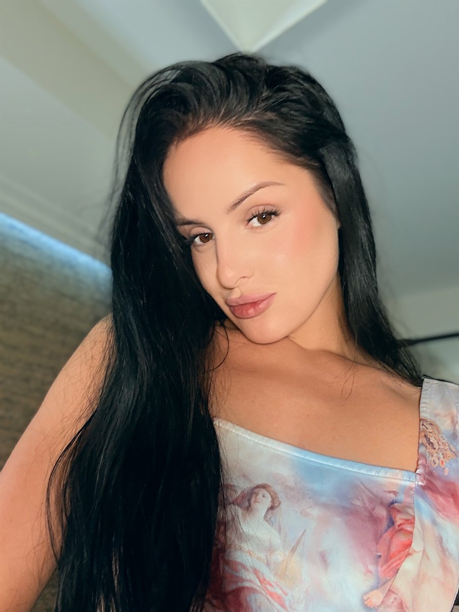 _Evaryn_'s tweet photo. @_Evaryn_ hi, I'm online) https://t.co/Kpp1giPuIB