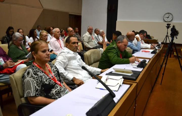 gobhabana's tweet photo. 🇨🇺| Las máximas autoridades de La Habana participaron en el recién concluido XII Congreso de la CTC, atentos a las intervenciones de los delegados en el Palacio de las Convenciones.

#LaHabanaDeTodos https://t.co/Iqzb1LoaRe
