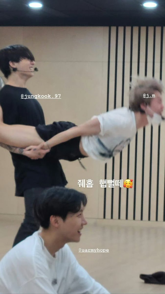 lovetae__1995's tweet photo. 這張就沒有墊子ㄌ🥹（幹 https://t.co/a01SS6NHOB