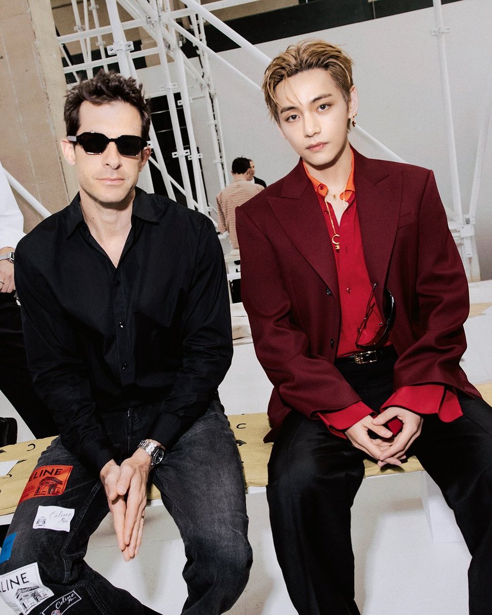taeguide's tweet photo. Taehyung with Mark Ronson, a Grammy award winning DJ, record producer, and songwriter. 

#TAEHYUNGxCELINE https://t.co/JKBHsMqIqB