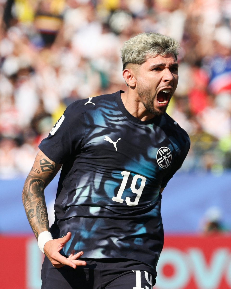 brfootball's tweet photo. Paraguay get their first-ever World Cup knockout round goal after six attempts 👊 https://t.co/g6lRnrOxZA