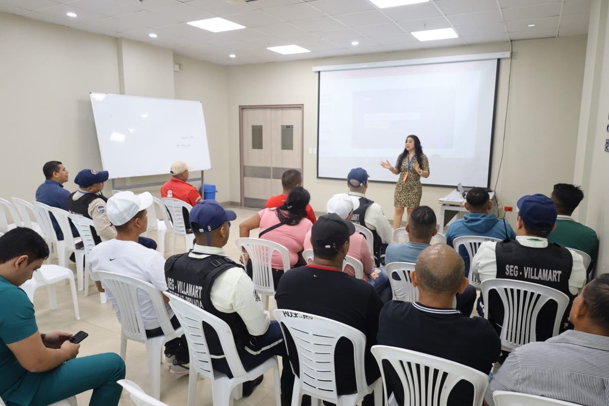 LosRiosIESS's tweet photo. #IESSTeInforma | Personal de Guardianía del Hospital IESS Quevedo 🏥 recibió una capacitación sobre atención al usuario y seguridad institucional para brindar orientación e información oportuna desde el primer momento. https://t.co/TAdR74jvu8