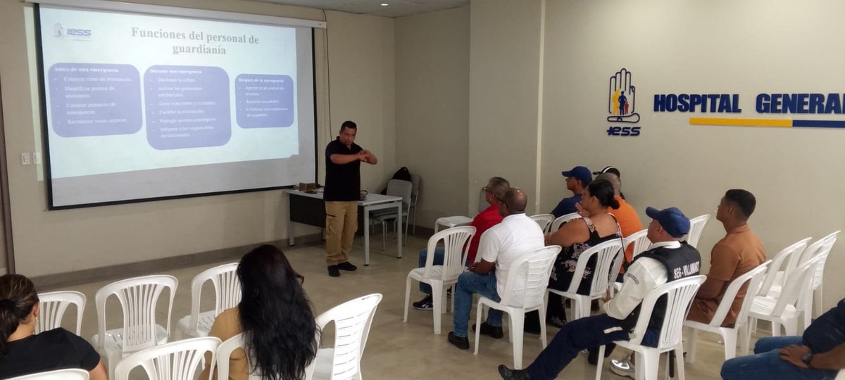 LosRiosIESS's tweet photo. #IESSTeInforma | Personal de Guardianía del Hospital IESS Quevedo 🏥 recibió una capacitación sobre atención al usuario y seguridad institucional para brindar orientación e información oportuna desde el primer momento. https://t.co/TAdR74jvu8