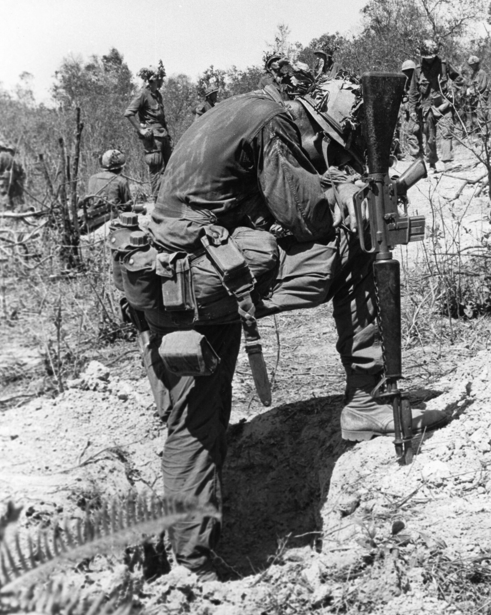 VoicesfromNam's tweet photo. A 9th Regiment Marine mourns the loss of a friend during Operation Hickory https://t.co/XVhxgW7iGz
