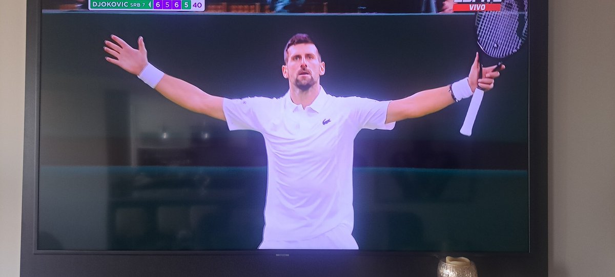 corredordemundo's tweet photo. Grande Nole, grande!!! https://t.co/eb68cc41wx