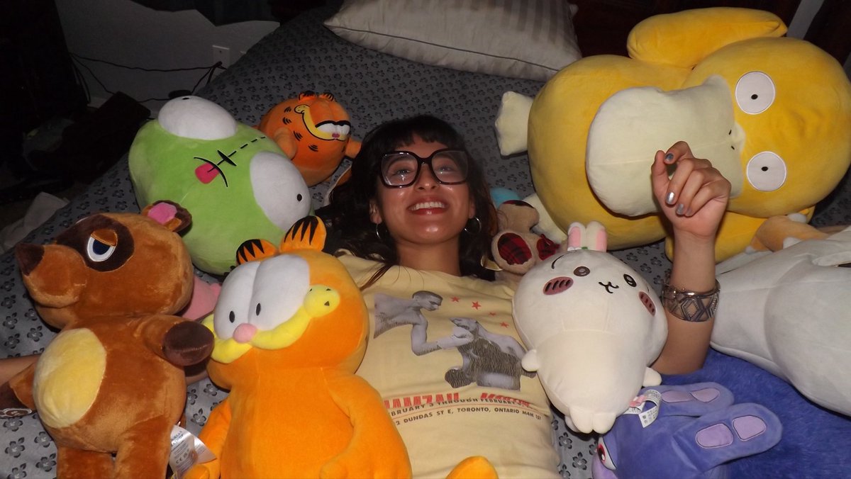 15Lui_v's tweet photo. Surrounded!! https://t.co/vuOeAVKwEO