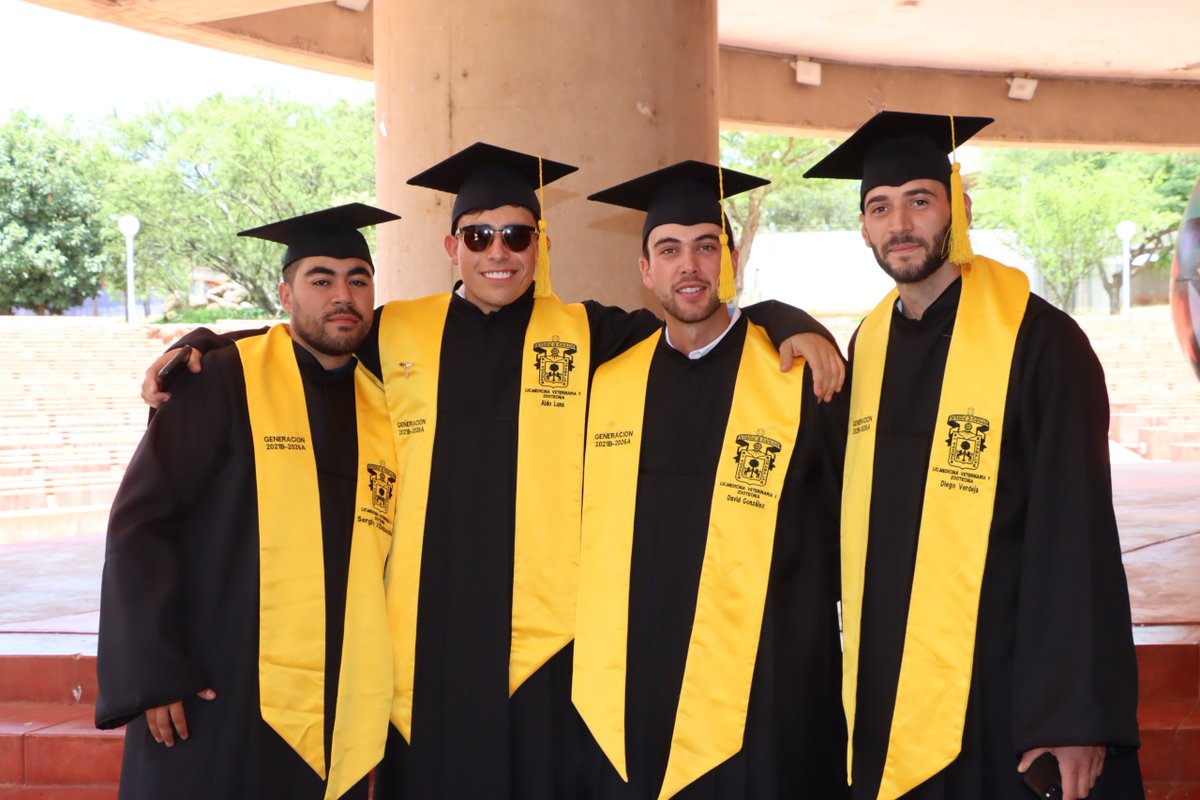 CUAltosUDG's tweet photo. Estudiantes de la Licenciatura en Medicina Veterinaria y Zootecnia, generación Dr. Eliab Estrada Cortés 2021B–2026A, celebraron su acto académico en el Centro Universitario de los Altos, marcando el cierre de una etapa de esfuerzo, aprendizaje y compromiso con la salud. https://t.co/Nbh6lp2K3o