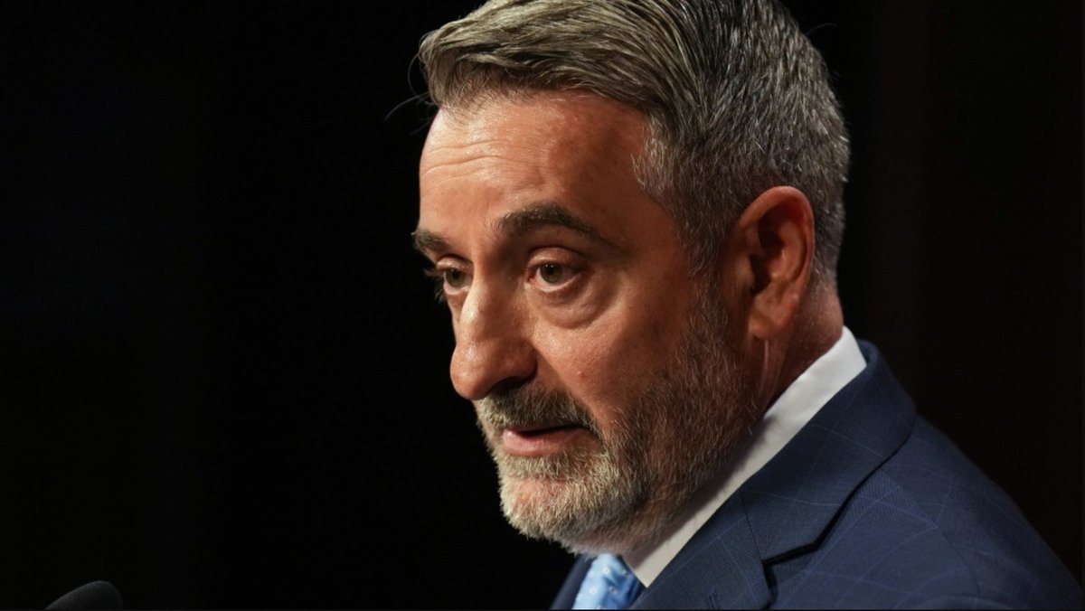 6ixbuzztv's tweet photo. Ontario Education Minister Paul Calandra is urging parents not to pull their kids out of school for sports tournaments as new attendance rules take effect next school year. 

Students with more than two unexcused absences could lose marks tied to attendance and participation. https://t.co/CsFI7hIac8