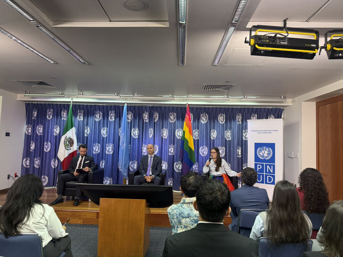 MarchaLGBTCDMX's tweet photo. Lo que no se mide, no se puede mejorar. 

Ya salió el Índice de Inclusión LGBTIQ+ de @ONUMX @PNUD_Mexico. Felicidades por este ejercicio que detona una conversación muy necesaria. 

Acá para ver la presentación: https://t.co/s685J8lWqo

Descarga el Índice: https://t.co/eRmMflpeJ4 https://t.co/GvEj1GdGsM