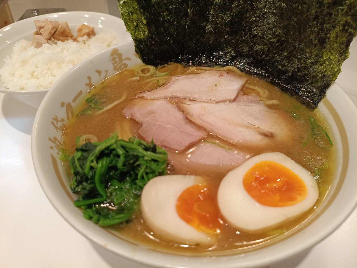 gorilla_fp1's tweet photo. 6/29 ラーメン記録🍜
2026年 128杯目
池袋ラーメン 梟@池袋
のり玉ラーメン 1,250円
ライス 180円
普通・濃いめ・多め

2026年3度目の訪問。
"わいず"系譜の濃厚で旨い一杯🍜✨
ご馳走さまでした🙏

#池袋ラーメン梟
#家系ラーメン
#ラーメン好きな人と繋がりたい https://t.co/4S0b1PwpUF