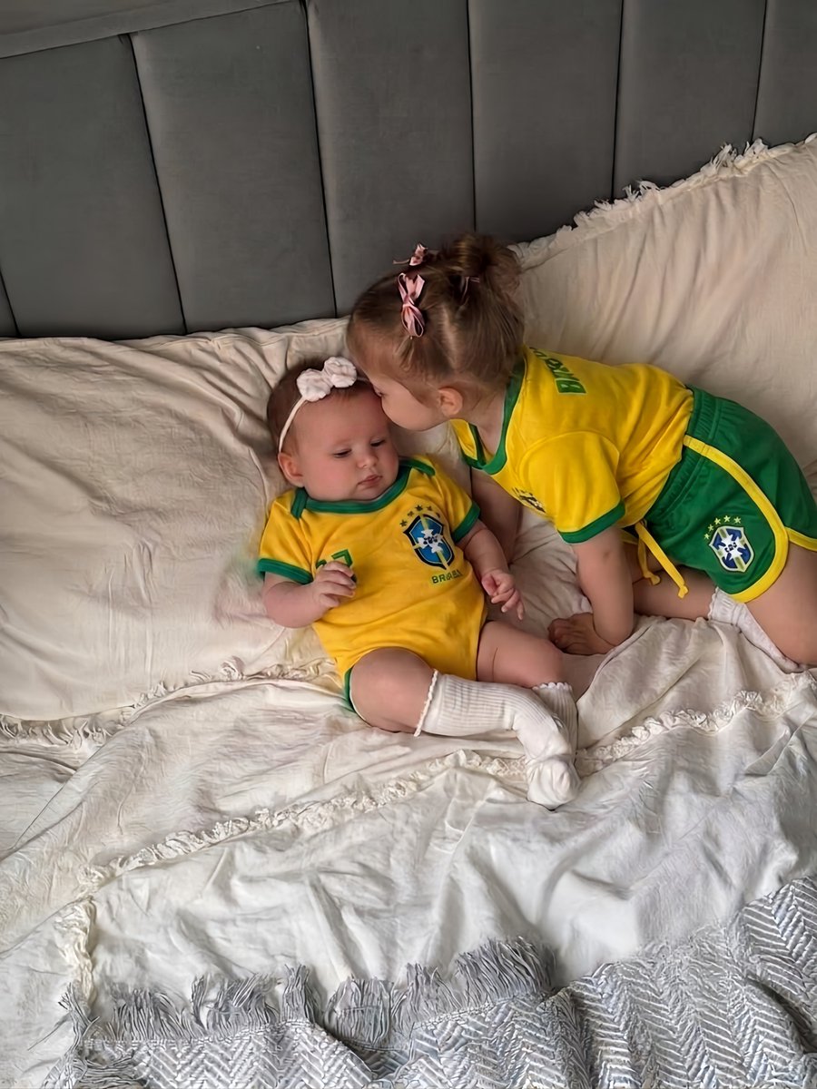 dr0kcash's tweet photo. amuletos da copa 💛 https://t.co/KAgwDbdFFc