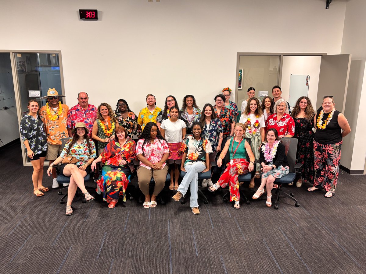 PatriotAngels's tweet photo. 🌺 Aloha from Patriot Angels! 
Day 1 of Spirit Week is in the books, and we brought the island vibes! 🌴 https://t.co/4XA5kNZliu