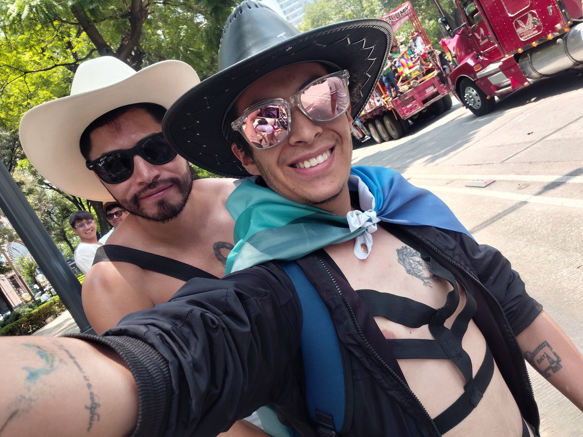 BuscoVaqueros02's tweet photo. Super guapo este hombre
🤩🔥
@25Hernan25 https://t.co/68FosZ4sVj