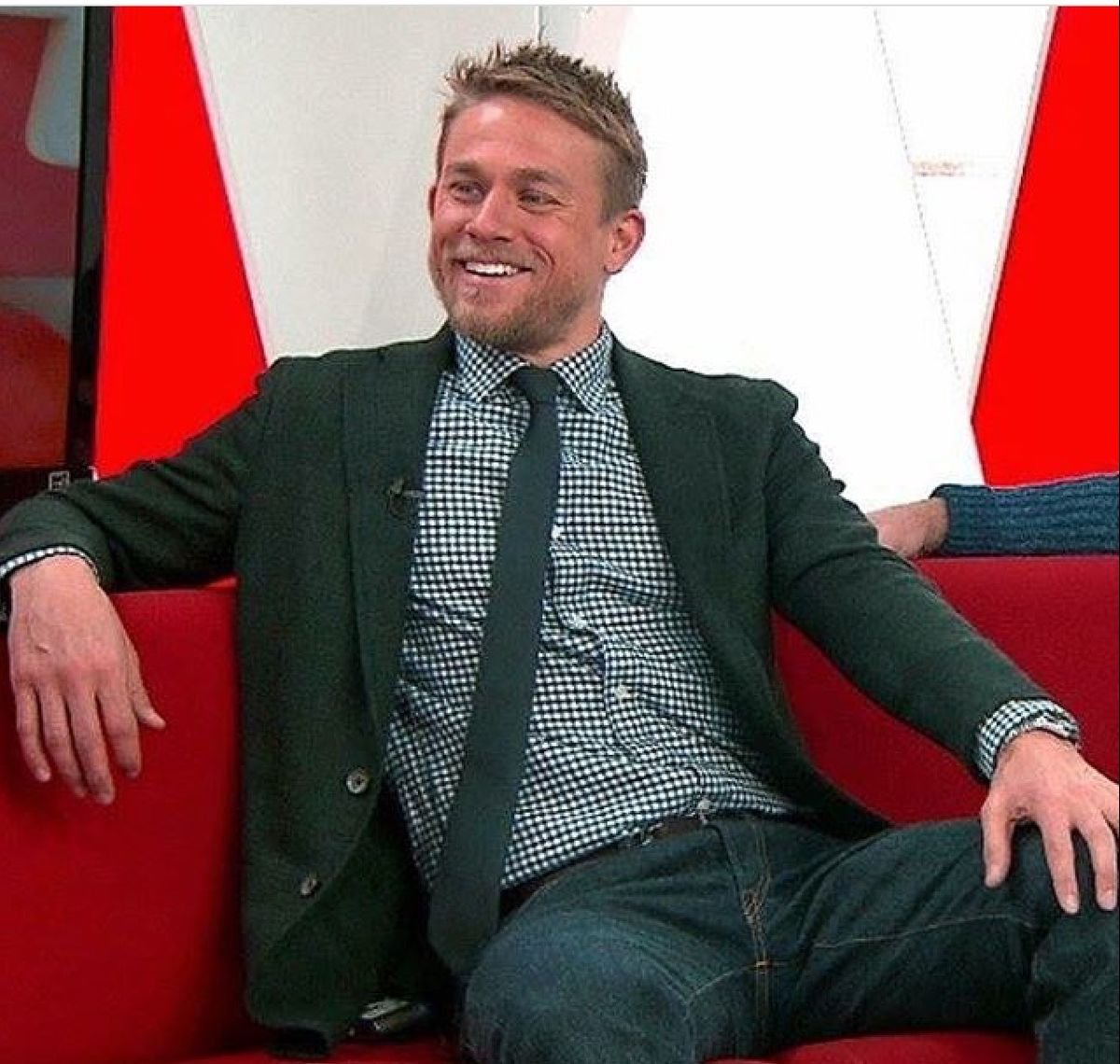 akkoakko2's tweet photo. Charlie Hunnam https://t.co/fVI1vwOOrw