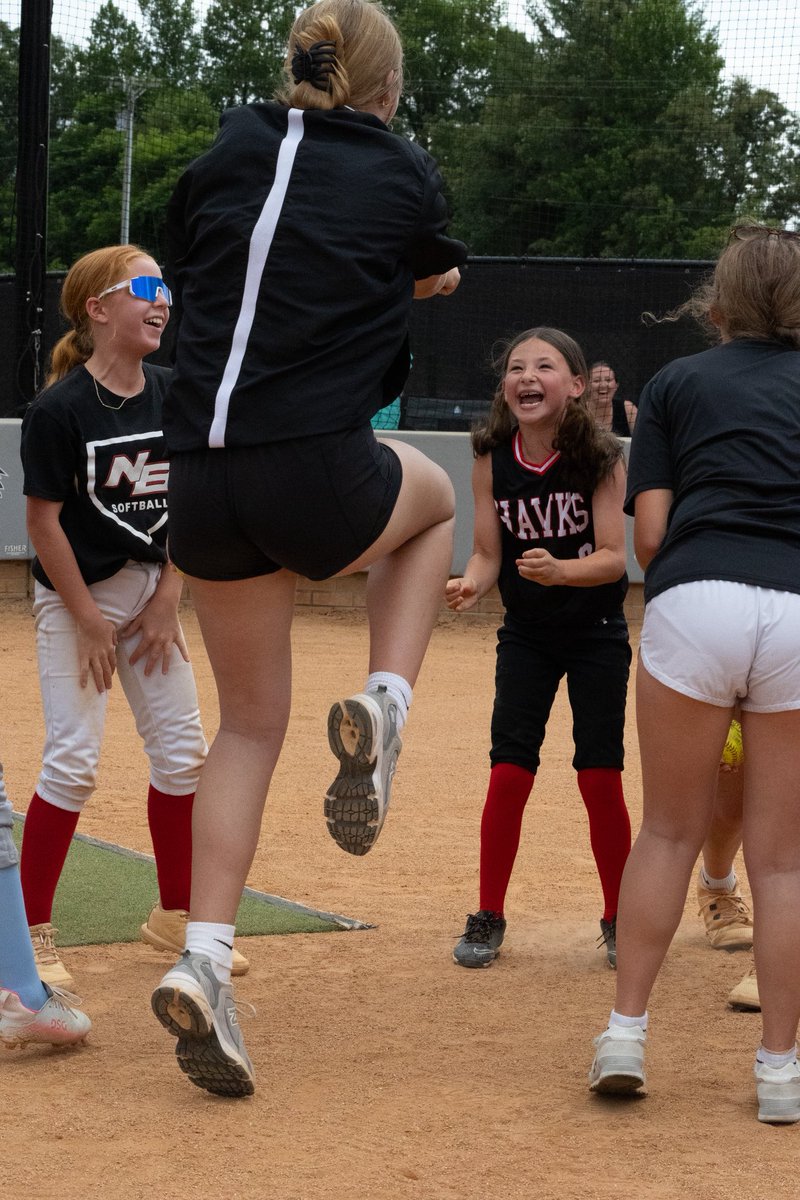 Stella_Jordan10's tweet photo. I’m honored to be a role model for these younger kids.  It’s fun to watch them grow and enjoy doing the sport they love!  #softball #blackhawks @rickmchone1 @coach_Aaron_W @Signaturesoftb1 @juliana82153569 @NBHS_blackhawks @cardinals_chand https://t.co/e9XQSsLBq0