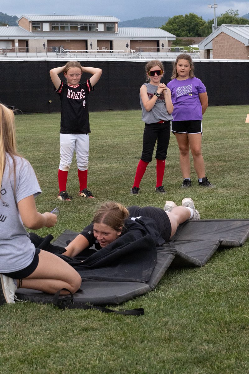 Stella_Jordan10's tweet photo. I’m honored to be a role model for these younger kids.  It’s fun to watch them grow and enjoy doing the sport they love!  #softball #blackhawks @rickmchone1 @coach_Aaron_W @Signaturesoftb1 @juliana82153569 @NBHS_blackhawks @cardinals_chand https://t.co/e9XQSsLBq0