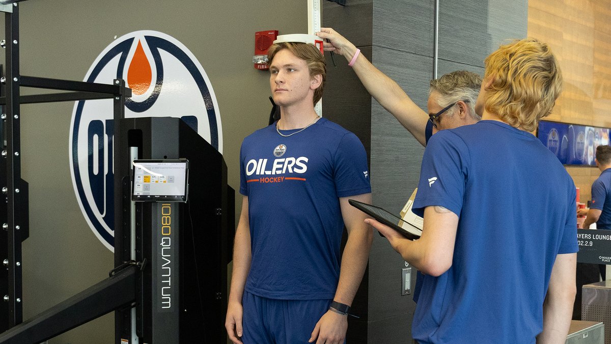 EdmontonOilers's tweet photo. Setting up Camp 🏕️  #LetsGoOilers https://t.co/rAbjFVJ0Tz