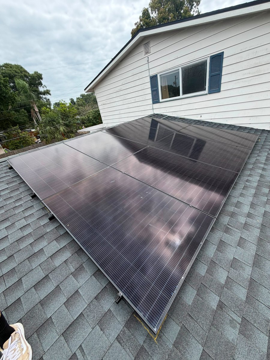 SolarTechElec1's tweet photo. ⚡️ Sick of rising utility bills?

Another Florida homeowner made the switch with Solar Tech Elec!

📍 St. Petersburg, FL
☀️ 10.68 kW System
🔋 2 x Tesla Powerwall 3 Units
💸 Before: $250/mo
⚡️ After: ~$1.40/mo utility connection fee*
📈 111% Energy Offset

Ready to take control of your energy costs? Start a conversation with a solar expert today.

🌐 https://t.co/f9mDAMo4bM

#SolarTechElec #FloridaSolar #GoSolar #TeslaPowerwall