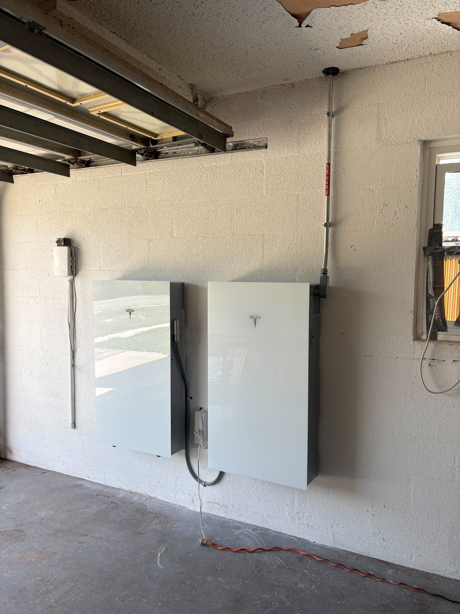 SolarTechElec1's tweet photo. ⚡️ Sick of rising utility bills?

Another Florida homeowner made the switch with Solar Tech Elec!

📍 St. Petersburg, FL
☀️ 10.68 kW System
🔋 2 x Tesla Powerwall 3 Units
💸 Before: $250/mo
⚡️ After: ~$1.40/mo utility connection fee*
📈 111% Energy Offset

Ready to take control of your energy costs? Start a conversation with a solar expert today.

🌐 https://t.co/f9mDAMo4bM

#SolarTechElec #FloridaSolar #GoSolar #TeslaPowerwall