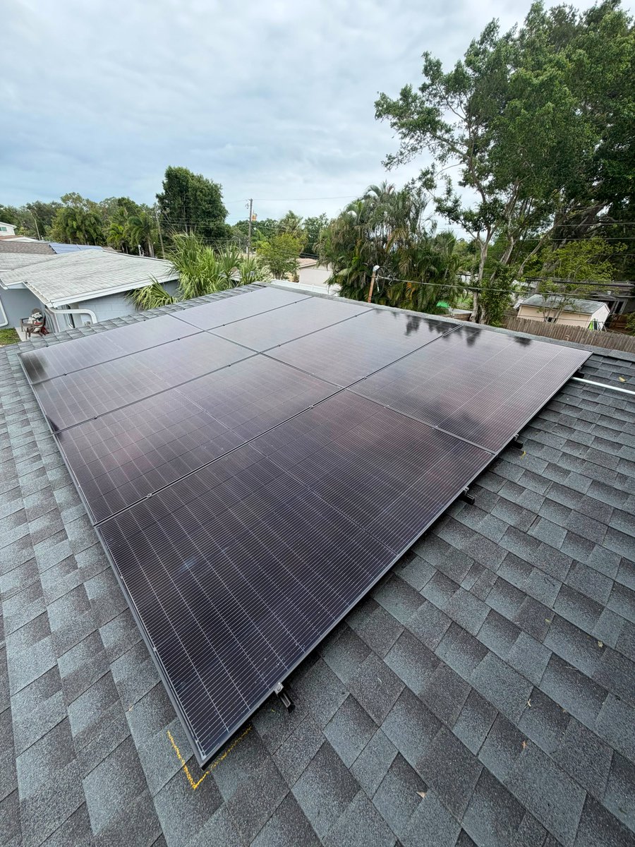 SolarTechElec1's tweet photo. ⚡️ Sick of rising utility bills?

Another Florida homeowner made the switch with Solar Tech Elec!

📍 St. Petersburg, FL
☀️ 10.68 kW System
🔋 2 x Tesla Powerwall 3 Units
💸 Before: $250/mo
⚡️ After: ~$1.40/mo utility connection fee*
📈 111% Energy Offset

Ready to take control of your energy costs? Start a conversation with a solar expert today.

🌐 https://t.co/f9mDAMo4bM

#SolarTechElec #FloridaSolar #GoSolar #TeslaPowerwall
