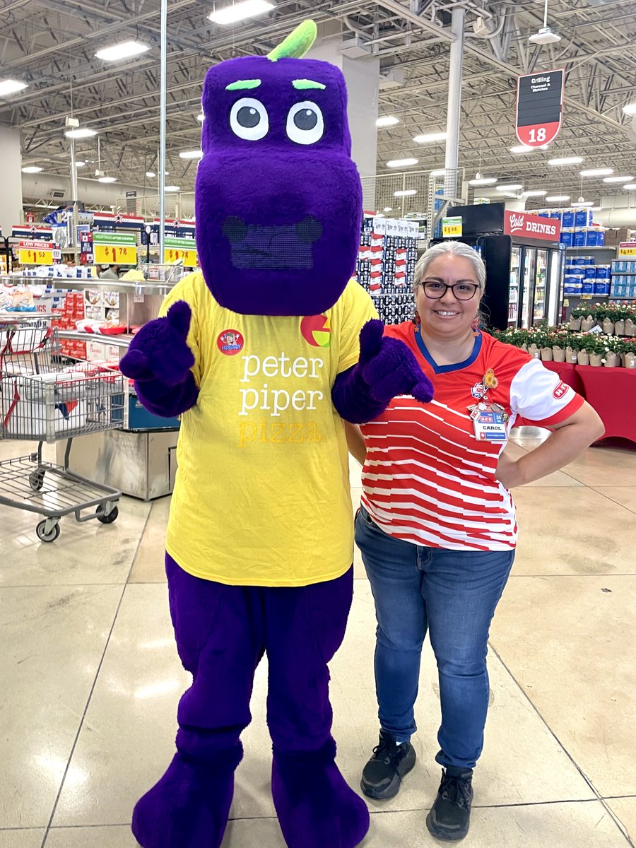 PeterPiper_SA's tweet photo. 🙌A huge thank you to H-E-B for inviting Peter Piper Pizza to the All Star Summer Expo in celebration of the World Cup!🛒⚽️🇺🇸We had an incredible time celebrating alongside all the HEB rockstars, H-E-Buddy and, of course, Rocky!🎉🍕

#PeterPiperPizzaSA #CommunityPartners #Rocky https://t.co/PX9ETuv8sJ