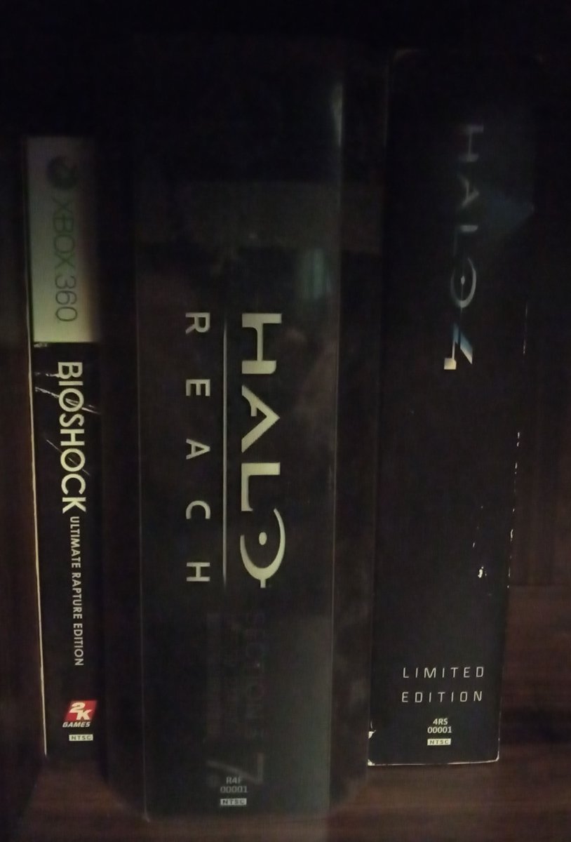 JakenIsPlayen's tweet photo. Happy Monday everyone.

The trend is probably done by now, but here's my physical games collection so far. https://t.co/NOY6KgG0ae