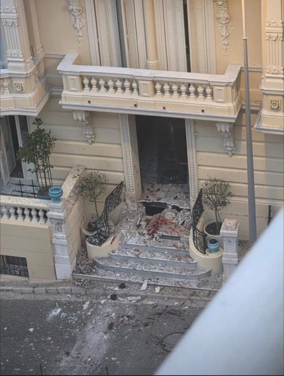 repissocool's tweet photo. wesh l’explosion qu’il y a eu à monaco 😭 apparamment c’etait une famille ukrainienne hyper riche et le gars qui a deposé la bombe était de la mafia russe :(( https://t.co/XtYrVmAano