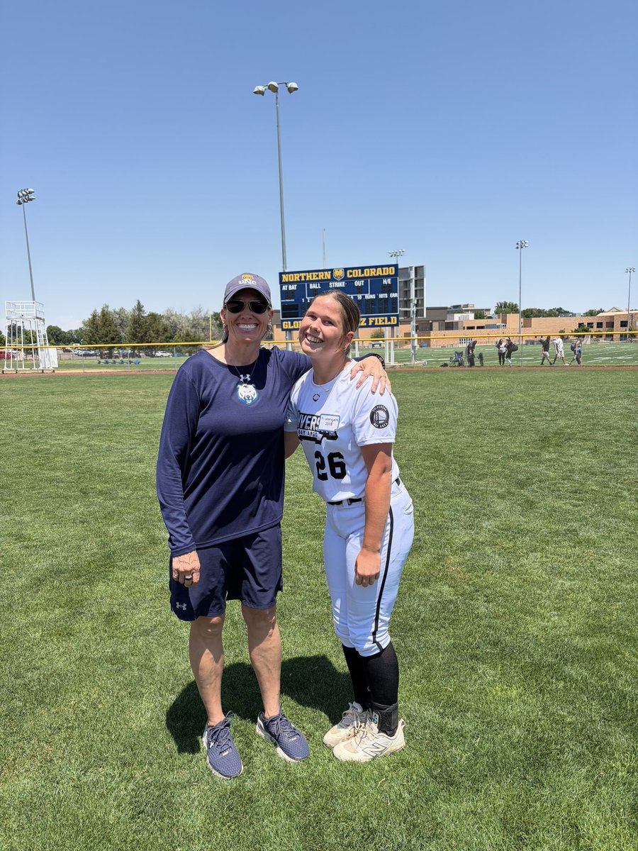 AlliMangels's tweet photo. Thank you @UNC_BearsSB for an amazing pitching camp. Thank you Coach for the pitching tips, can’t wait for the next one! Go Bears! 🐻 @UniversalTatro @RRecruiting_ https://t.co/wLEcNFQGg1
