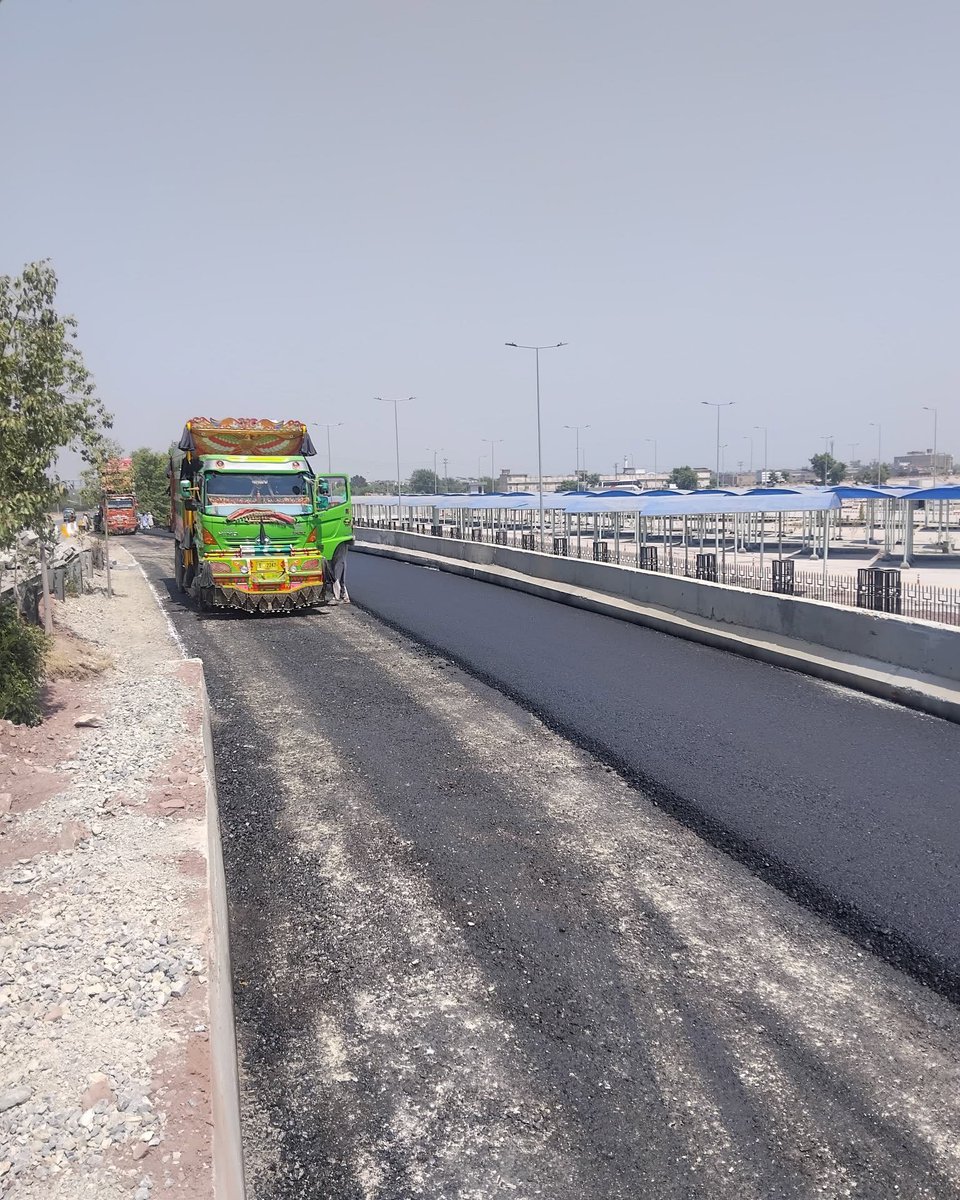 developingpak's tweet photo. The work of the asphalt base course at the entrance of New General Bus Terminal Peshawar is in full swing. 

#Peshawar #KhyberPakhtunKhwa #KP #Pakistan 🇵🇰🇵🇰 https://t.co/gAv15QWZGC